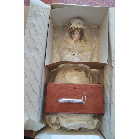 Vintage Porcelain Bride, A Portrait of Innocence Doll, Hamilton Collection - Picture 7 of 9